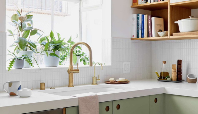 Maximize Storage with Open Shelving Embrace a clutter-free kitchen with open shelving and glass-fronted cabinets. Let natural light flow freely, creating a more open and airy space while showcasing your kitchen essentials. At Express Kitchens, we help you design a kitchen that feels spacious and bright.